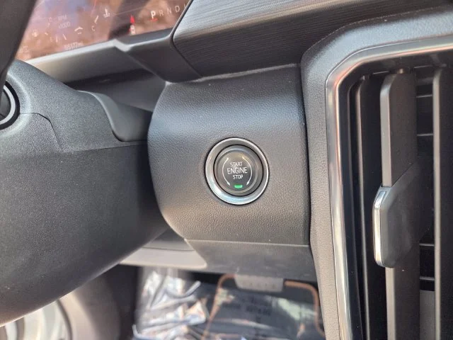 Used 2024 White GMC AT4 image 30