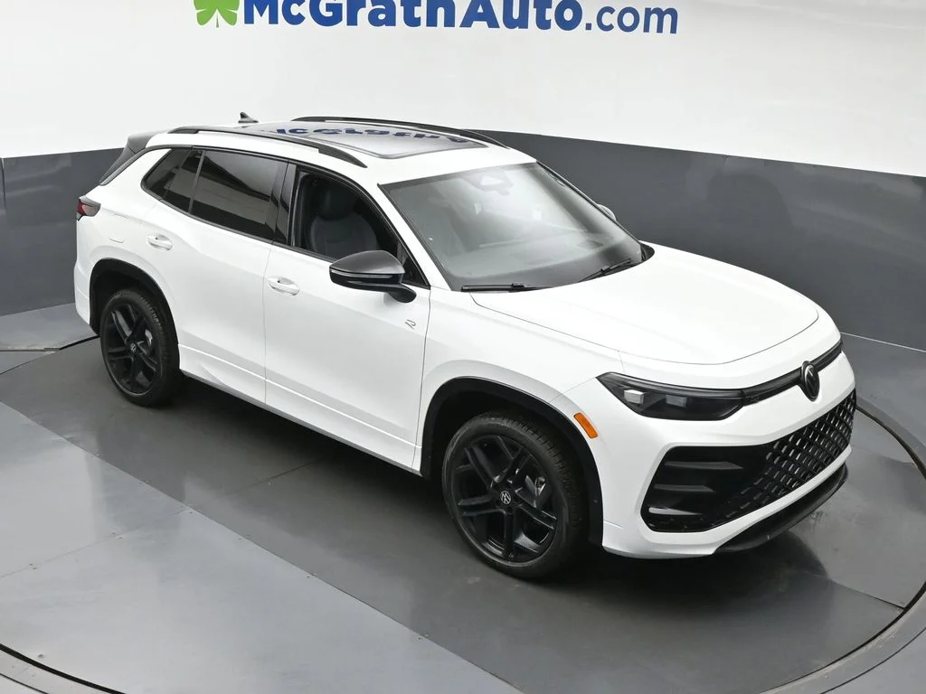 New 2026 Opal White Pearl Volkswagen 2.0T SE R-Line Black image 3