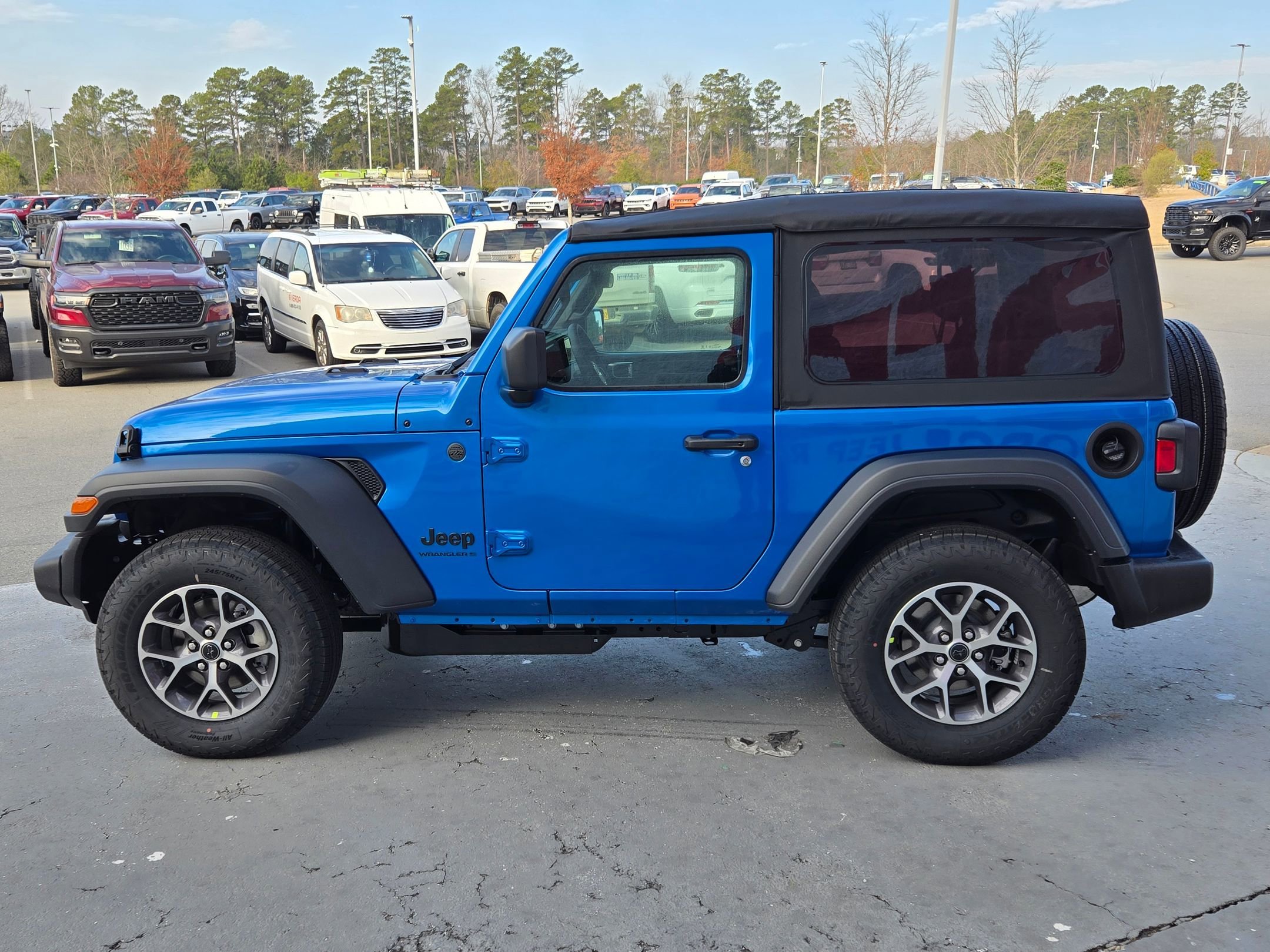 New 2026 Hydro Blue Pearl-Coat Exterior Paint Jeep Sport S image 4