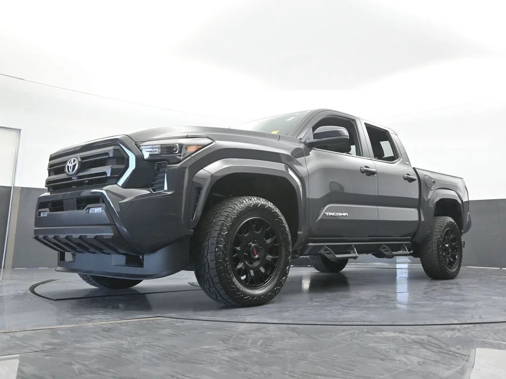 Used 2025 Underground Toyota SR5 image 61