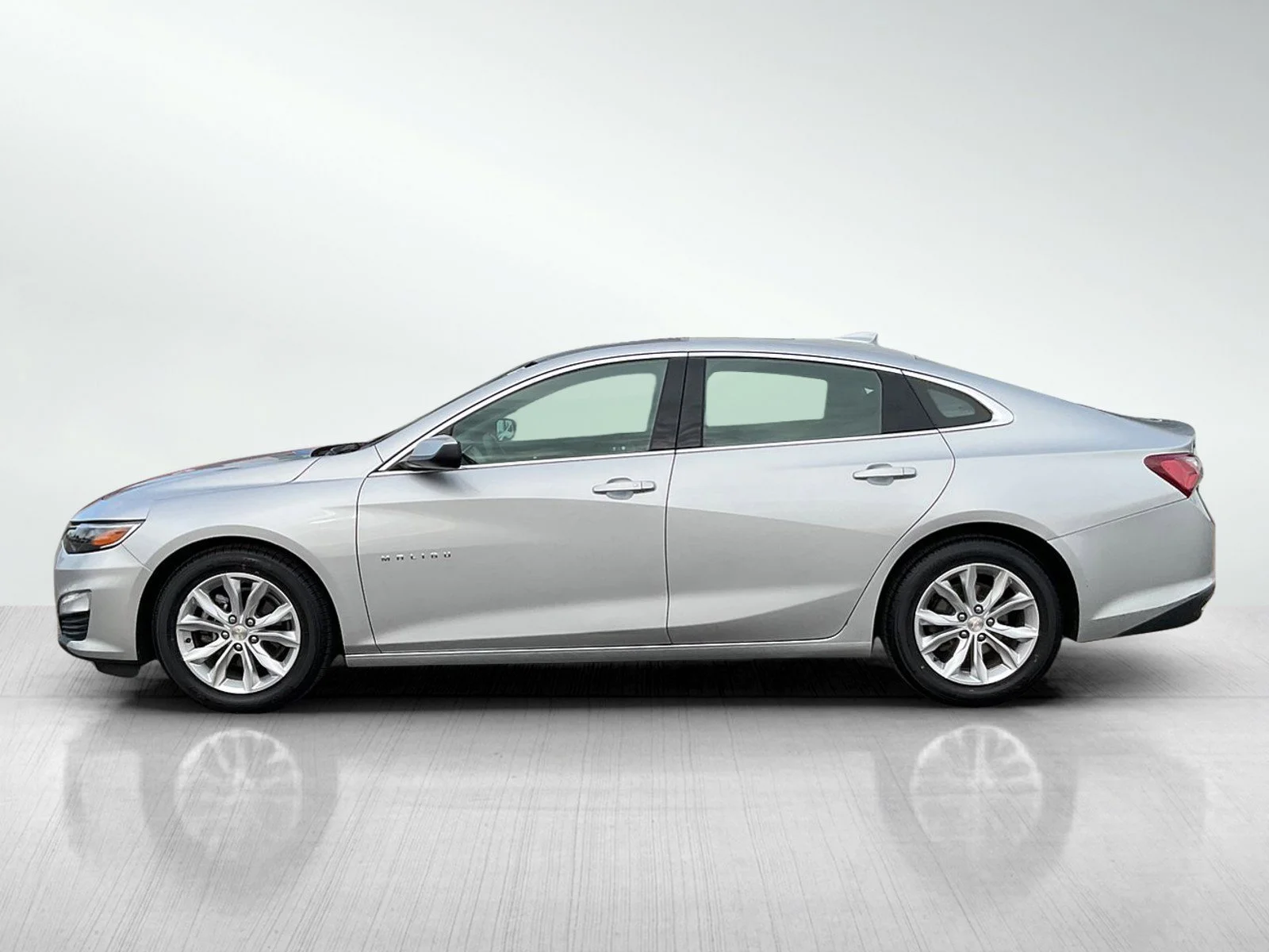 Used 2021 Chevrolet Malibu 1LT with VIN 1G1ZD5ST1MF003517 for sale in Brainerd, Minnesota