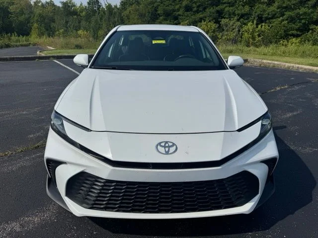 Used 2026 Ice Toyota SE image 8