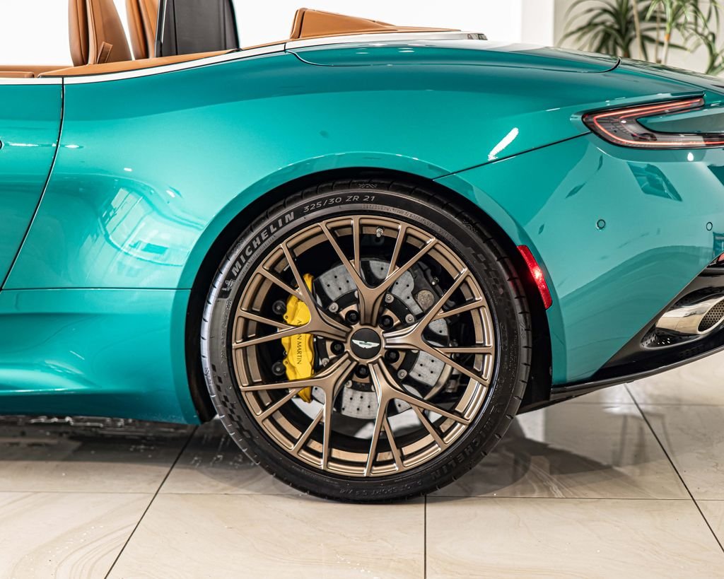 Used 2025 Green Aston Martin Volante image 7
