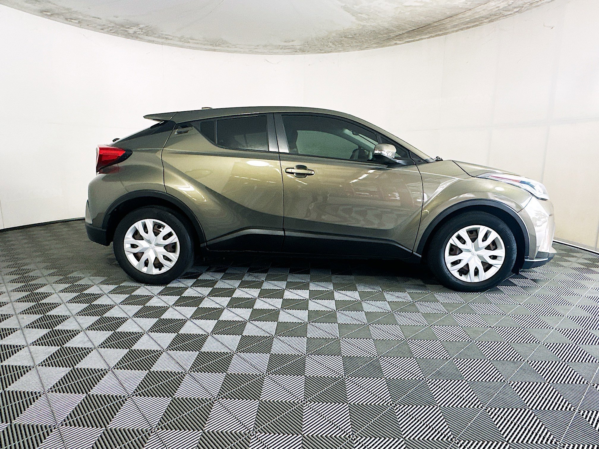 Used 2021 Bronze Toyota LE image 2