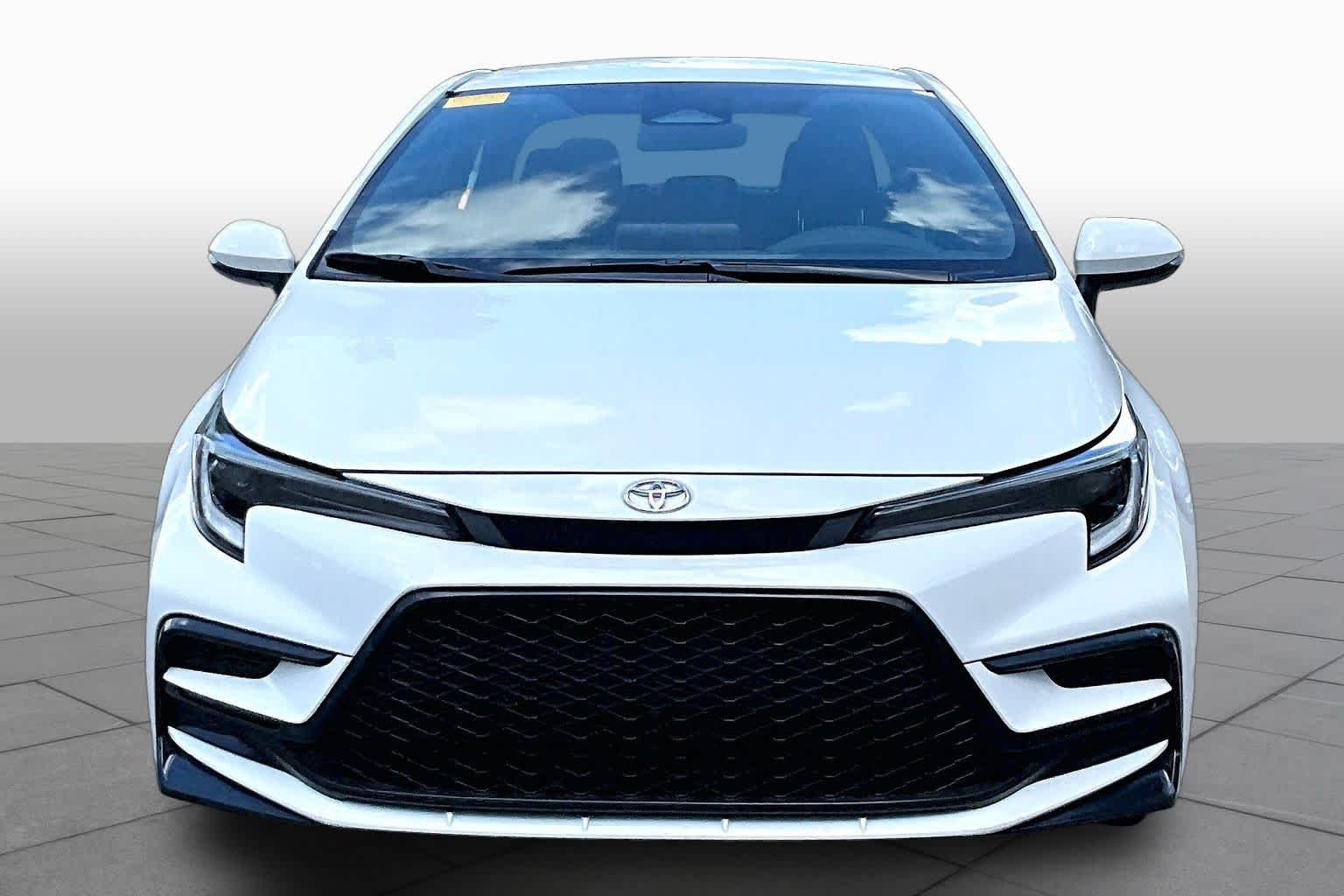Used 2024 Ice Cap Toyota SE image 4