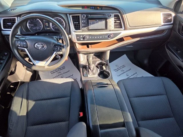 Used 2019 White Toyota LE image 10