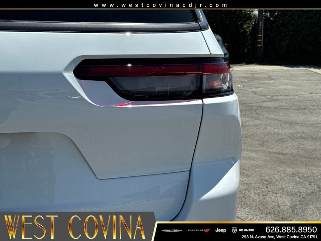 New 2026 Bright White Clear-Coat Exterior Paint Jeep Altitude image 15