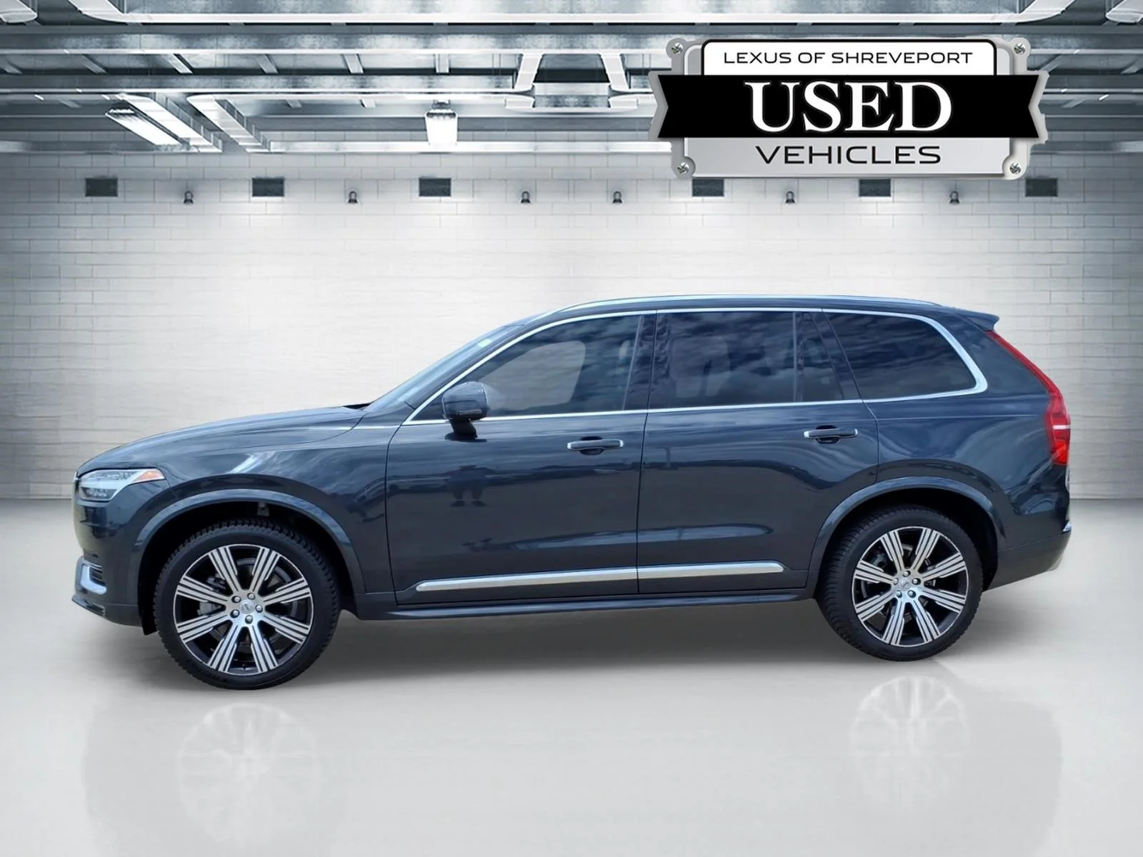 Used 2021 Onyx Black Metallic Volvo T6 Inscription 7-Passenger image 2