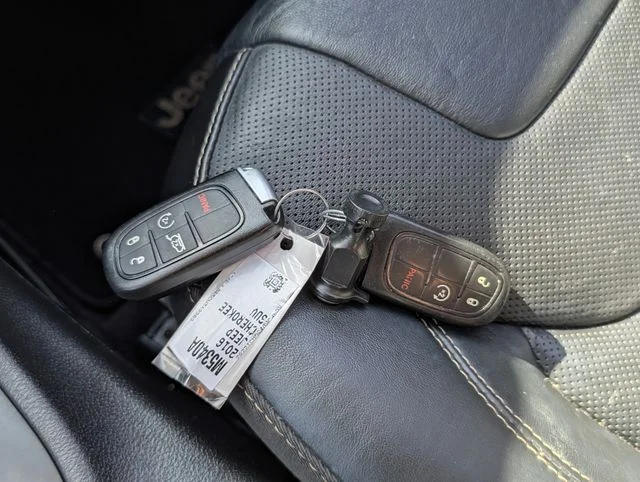 Used 2016 Gray Jeep Limited image 33