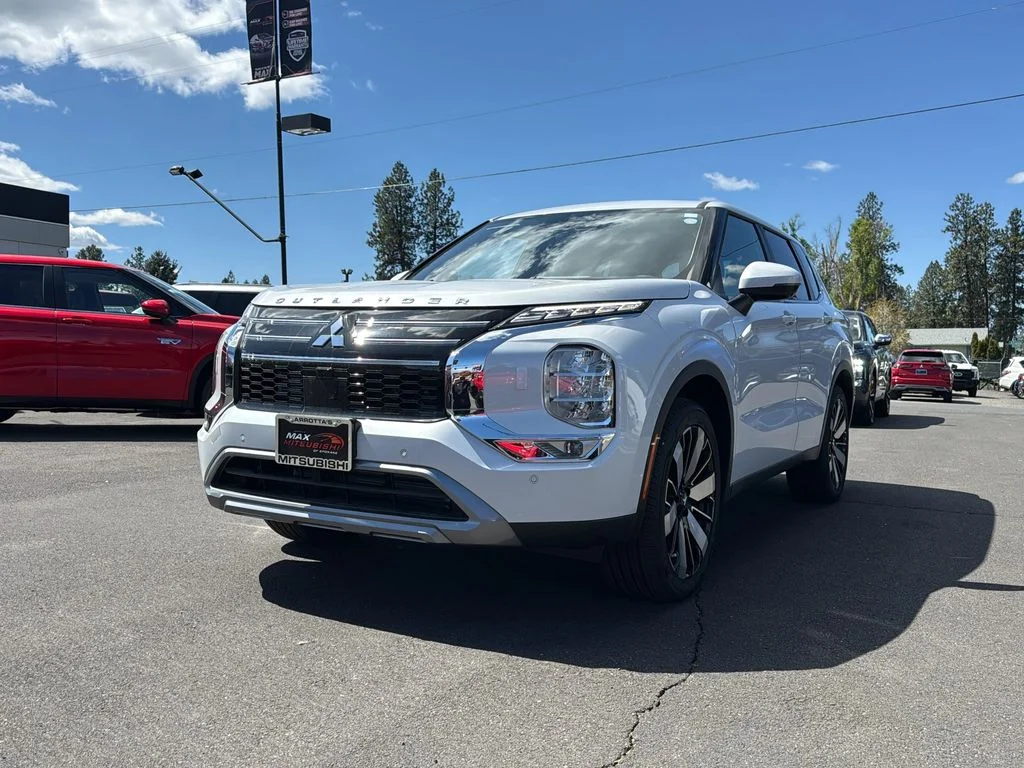 New 2026 White Diamond Mitsubishi LE image 37
