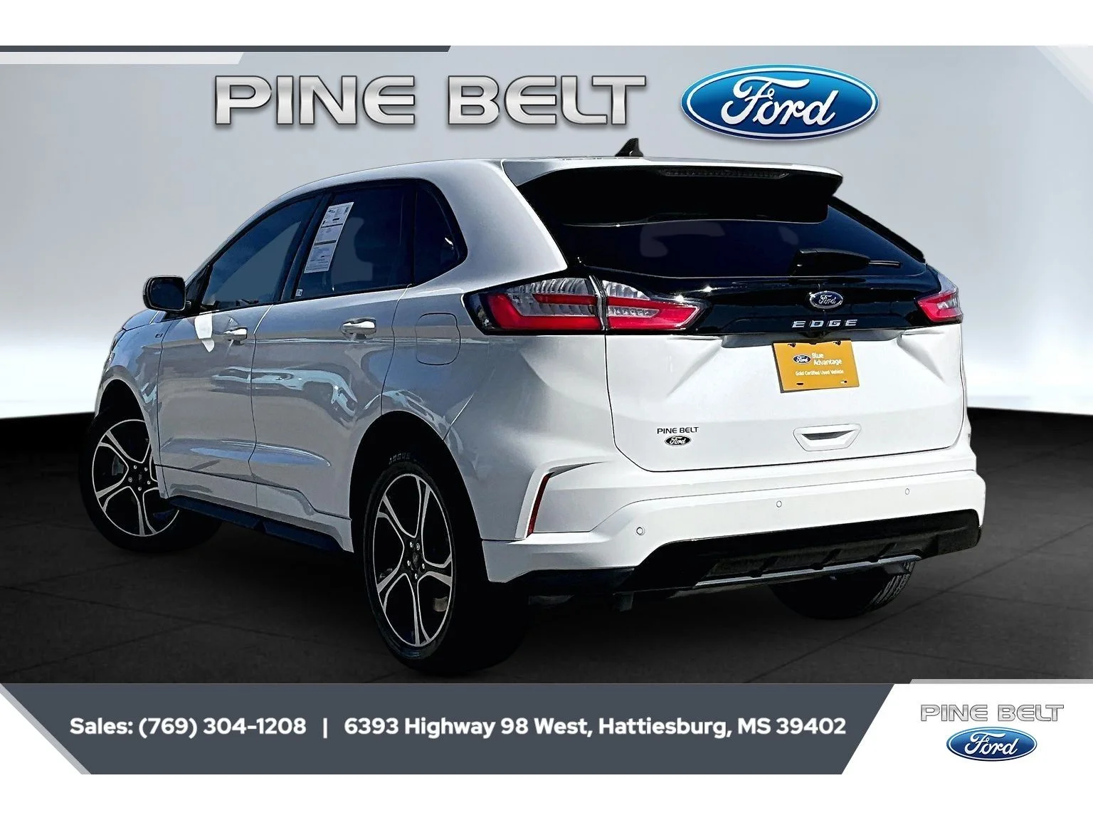Used 2022 Star White Metallic Tri-Coat Ford ST-Line image 2