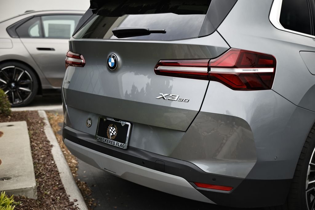 New 2026 Skyscraper Grey Metallic BMW 30 xDrive image 9