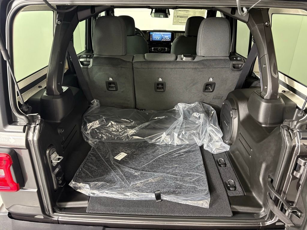 New 2026 Granite Crystal Metallic Clearcoat Jeep 85th Anniversary Edition image 35