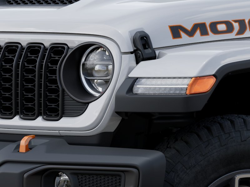 New 2025 Bright White Clear-Coat Exterior Paint Jeep Mojave image 25