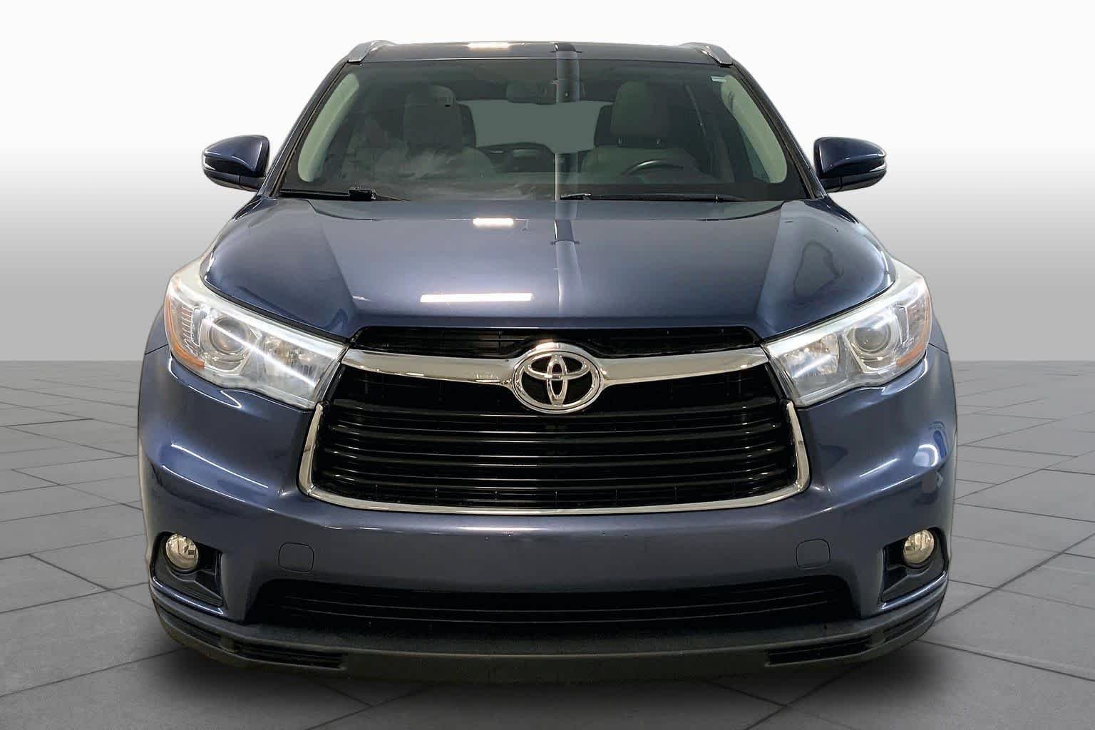 Used 2015 Shoreline Blue Pearl Toyota XLE image 3