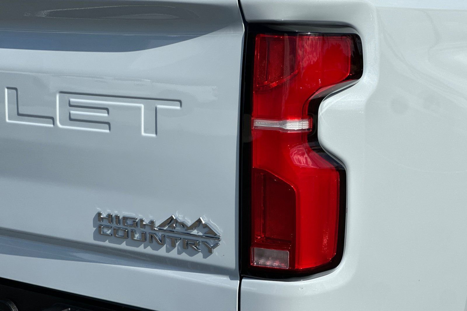 New 2026 Polar White Tricoat Chevrolet High Country image 26