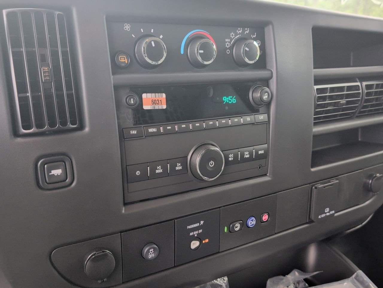 2025 Chevrolet Express Cargo Work Van - Photo 11