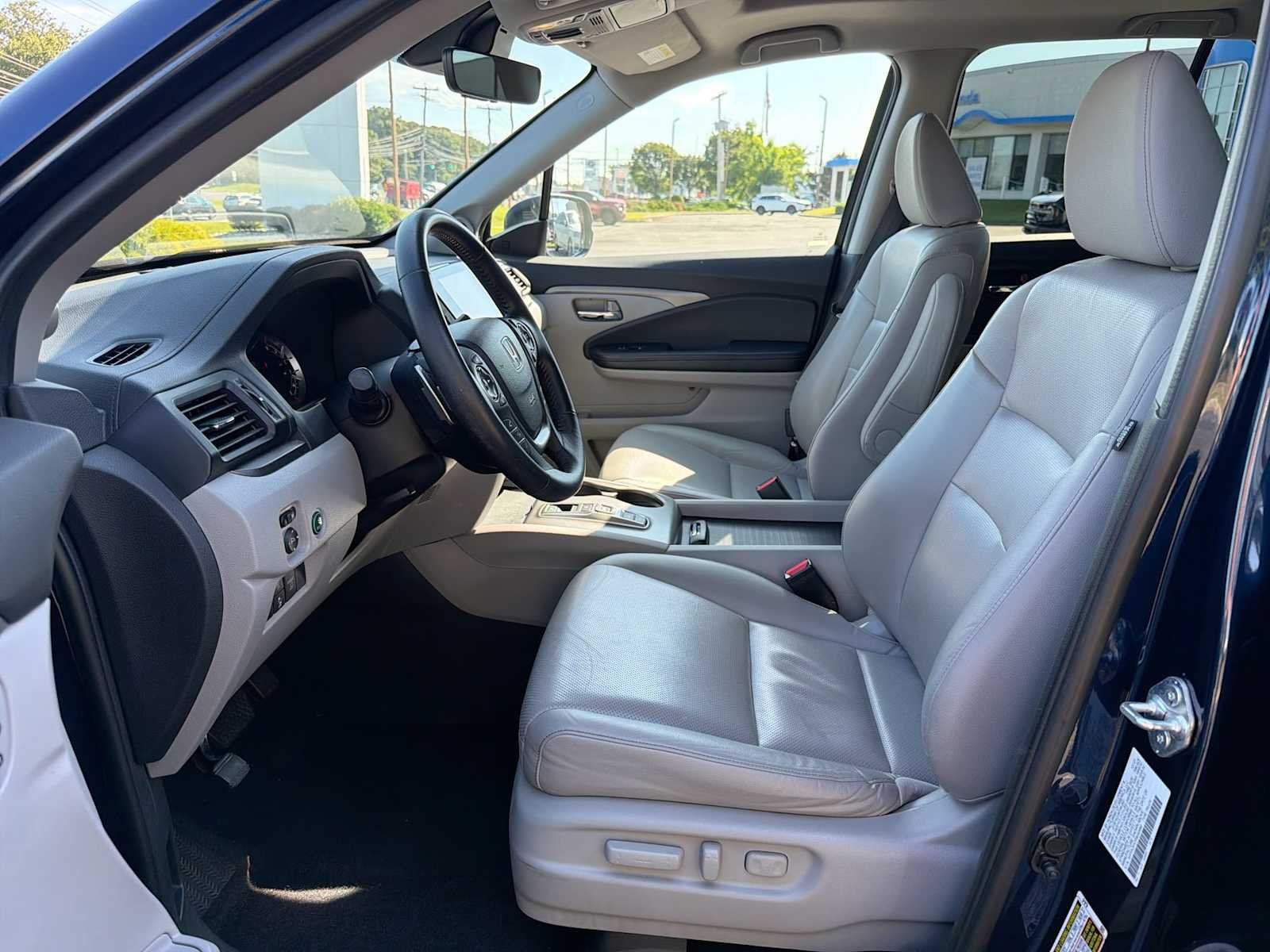 Certified Used 2023 Obsidian Blue Pearl Honda RTL image 11