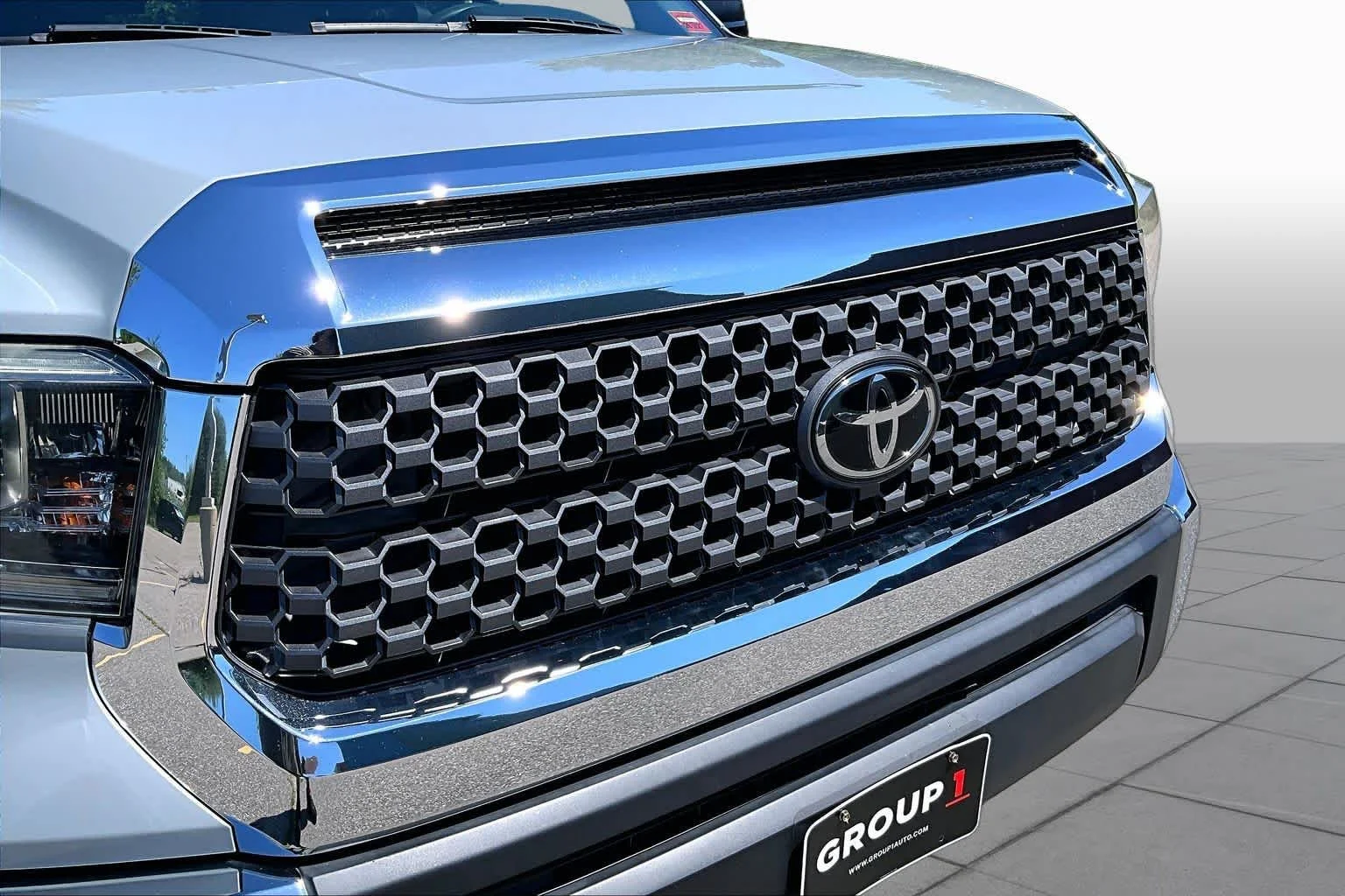 Used 2018 Cement Toyota SR5 image 33