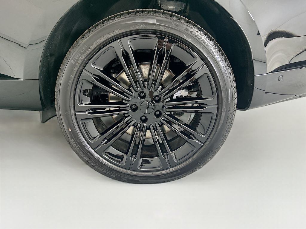 New 2026 Santorini Black Land Rover SE image 30