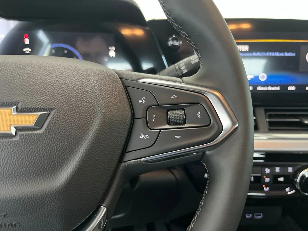 New 2026 Mosaic Black Metallic Chevrolet LT image 7