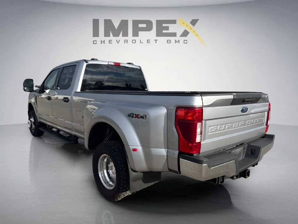 Used 2022  Ford XL image 3