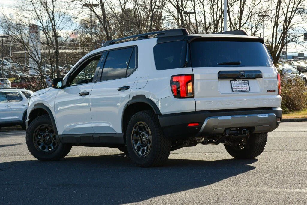 New 2026 Platinum White Pearl Honda TrailSport Blackout Elite image 4