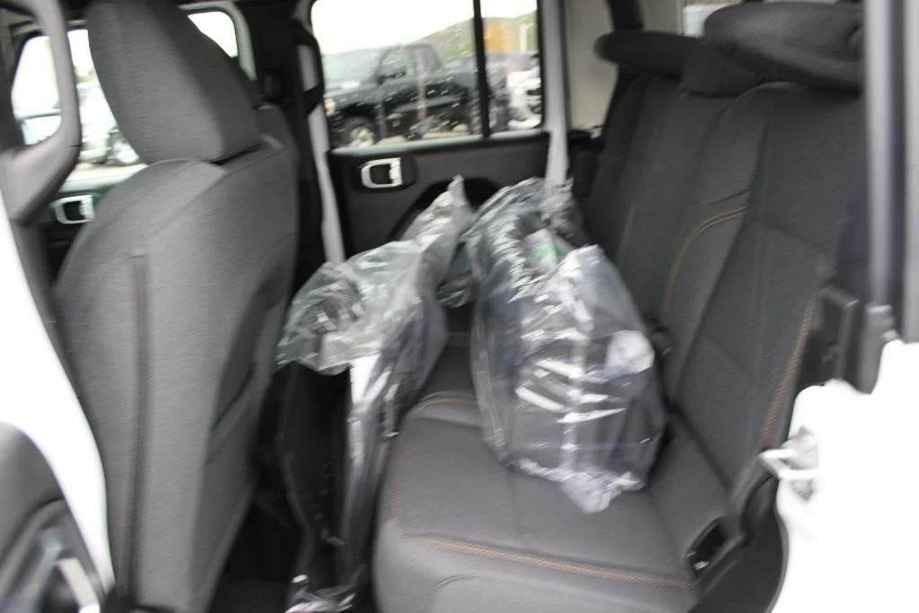 New 2026 Bright White Clear-Coat Exterior Paint Jeep Sport S image 23