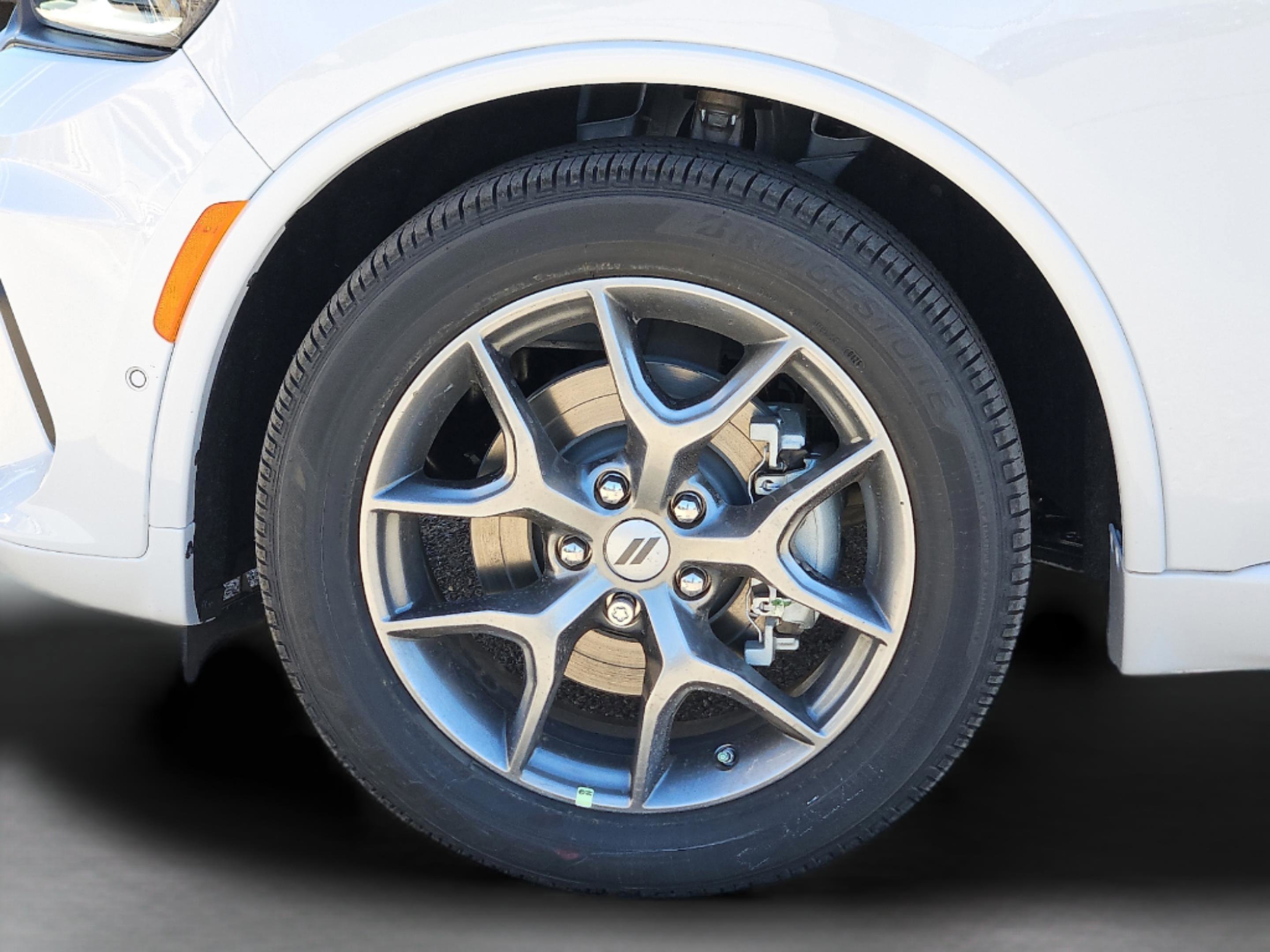 New 2026 White Knuckle Clear-Coat Exterior Paint Dodge GT HEMI V8 image 9