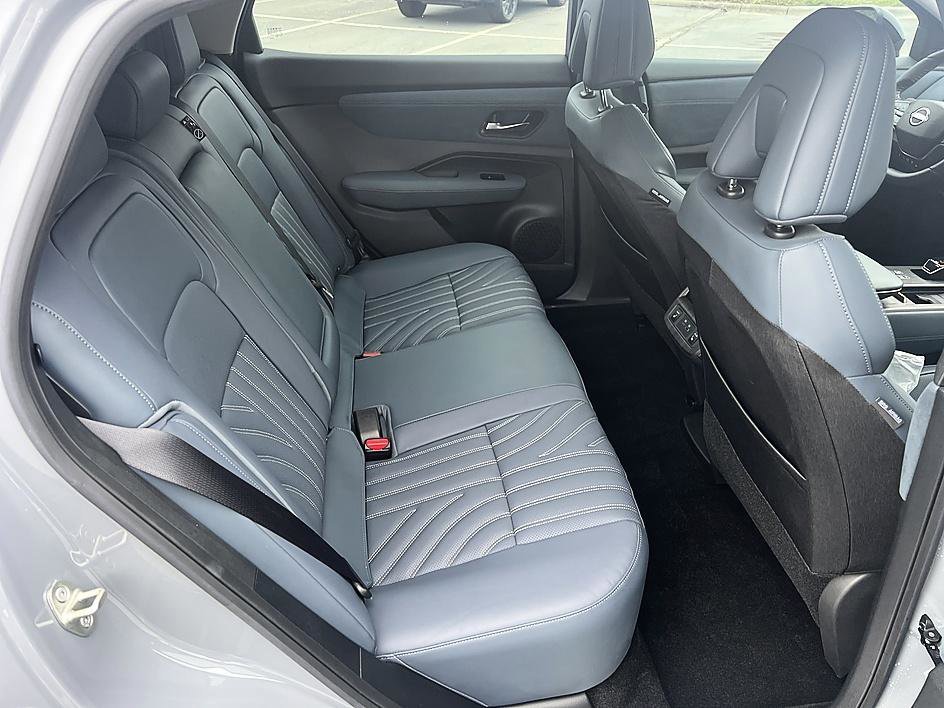Used 2024 Boulder Gray Pearl/Black Diamond Pearl Nissan PLATINUM+ image 16