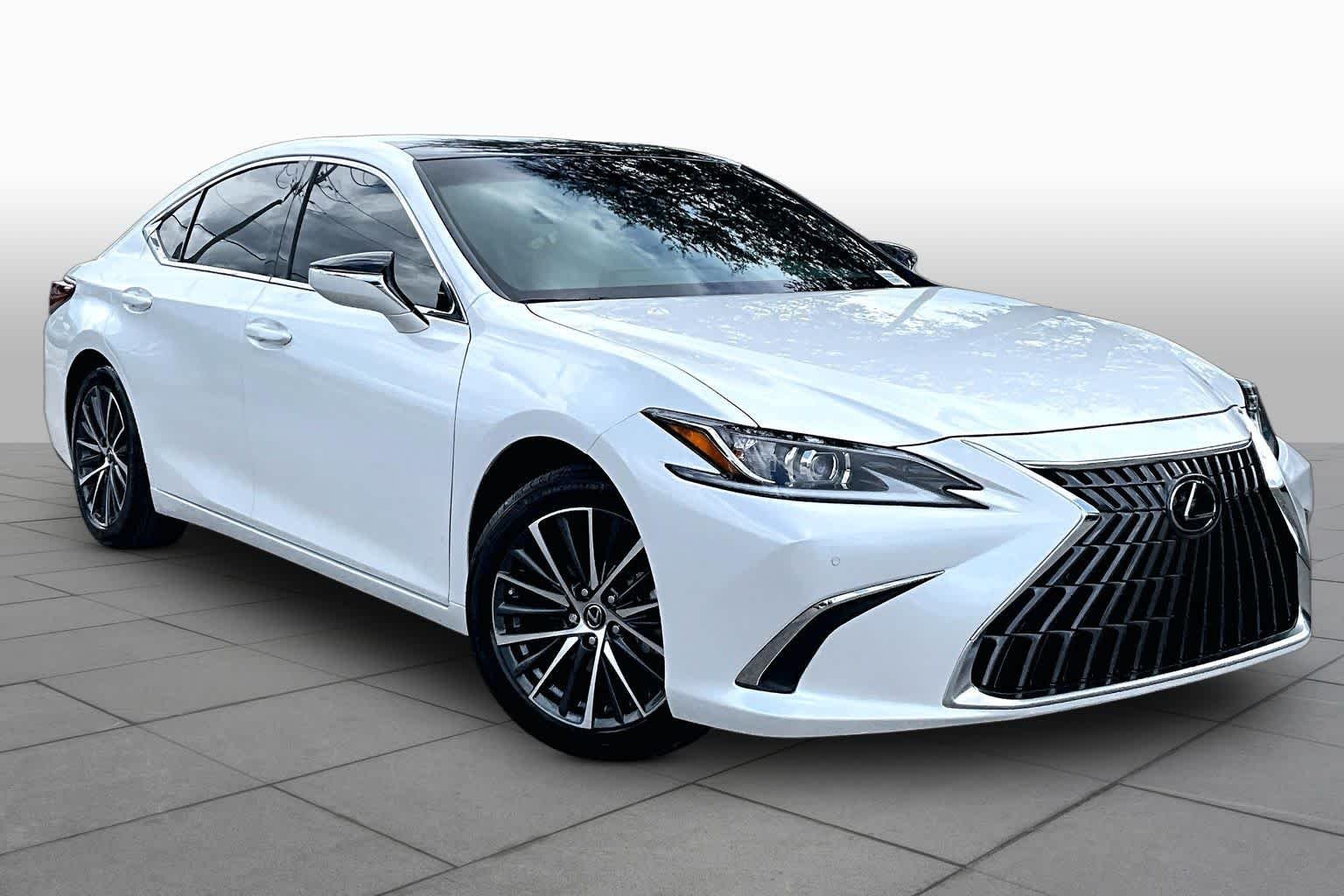 Used 2025 Eminent White Pearl Lexus  image 3