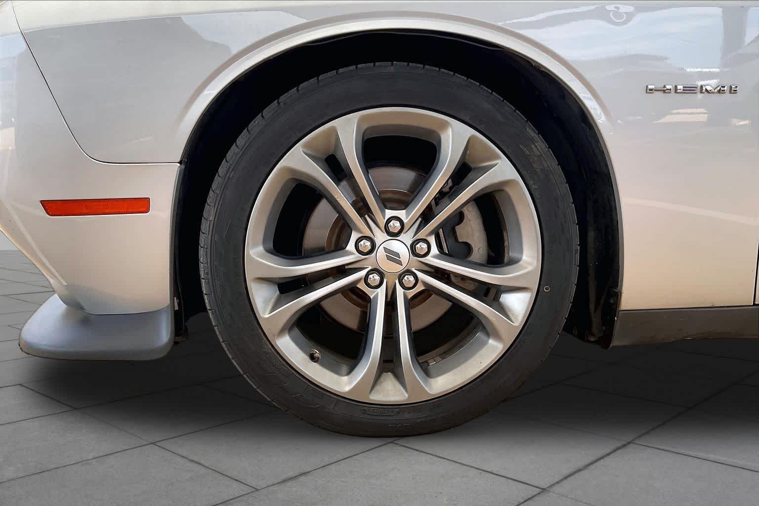 Used 2021 Triple Nickel Clearcoat Dodge R/T image 11