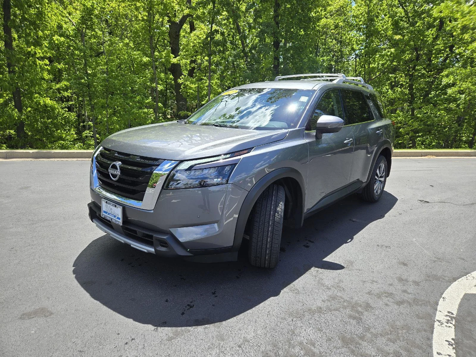 Used 2025 Gun Metallic Nissan SL image 4