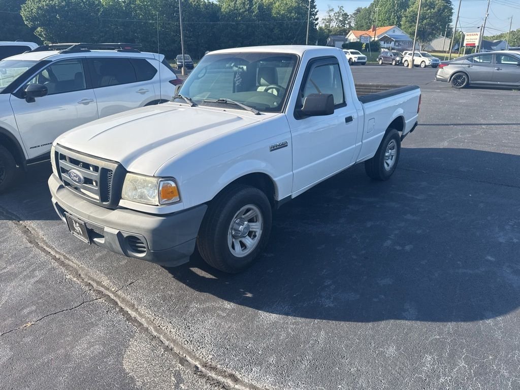 Used 2011 White Ford XL image 3