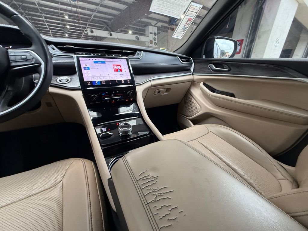 Used 2023 Gray Jeep Limited image 15