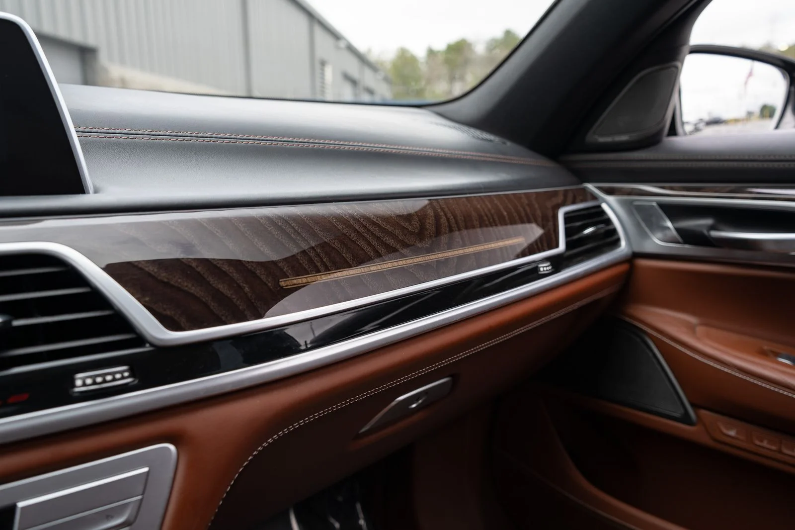 Used 2022 Gray BMW 750i xDrive image 44