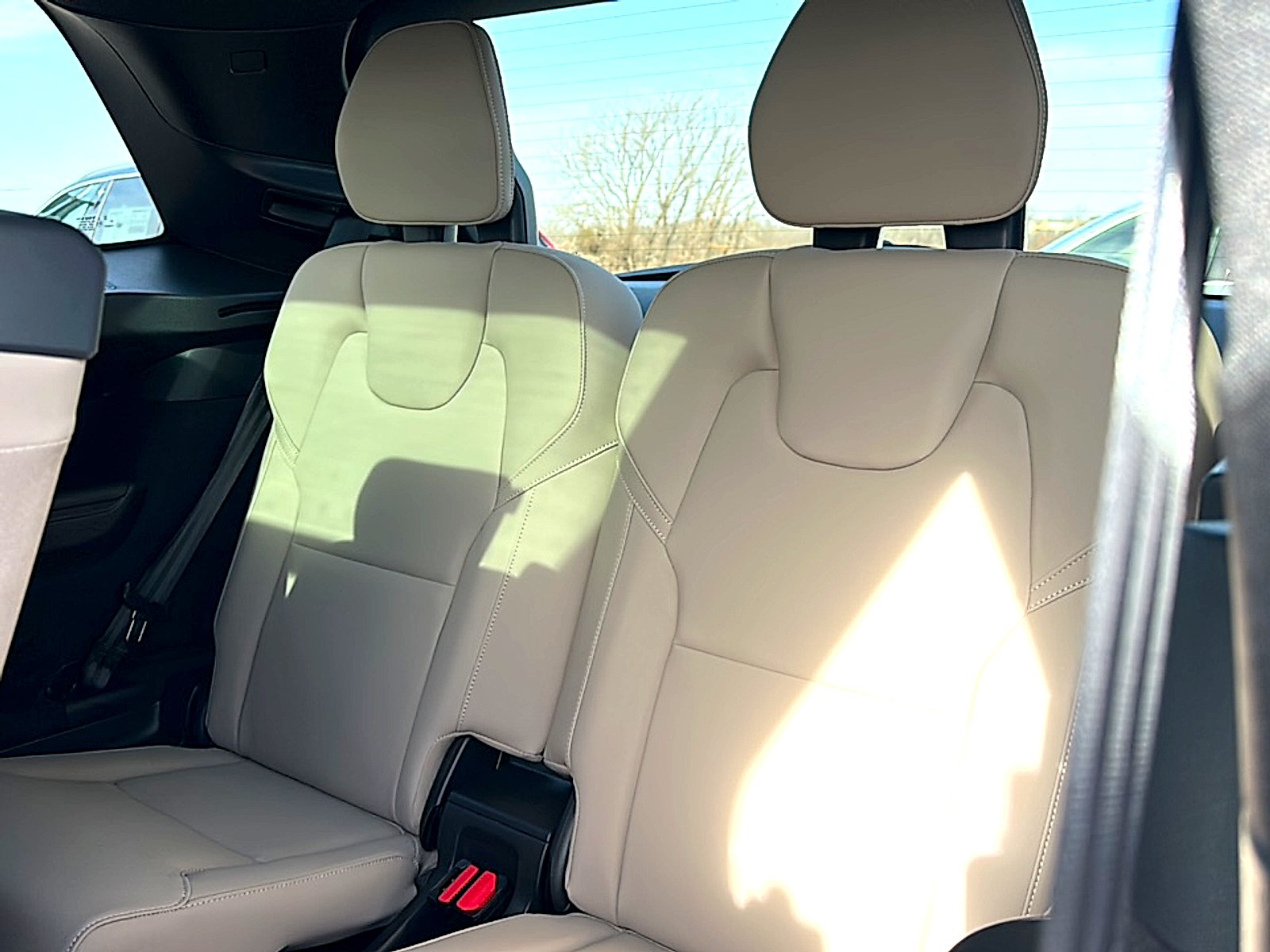 New 2026 Crystal White Volvo Plus image 18
