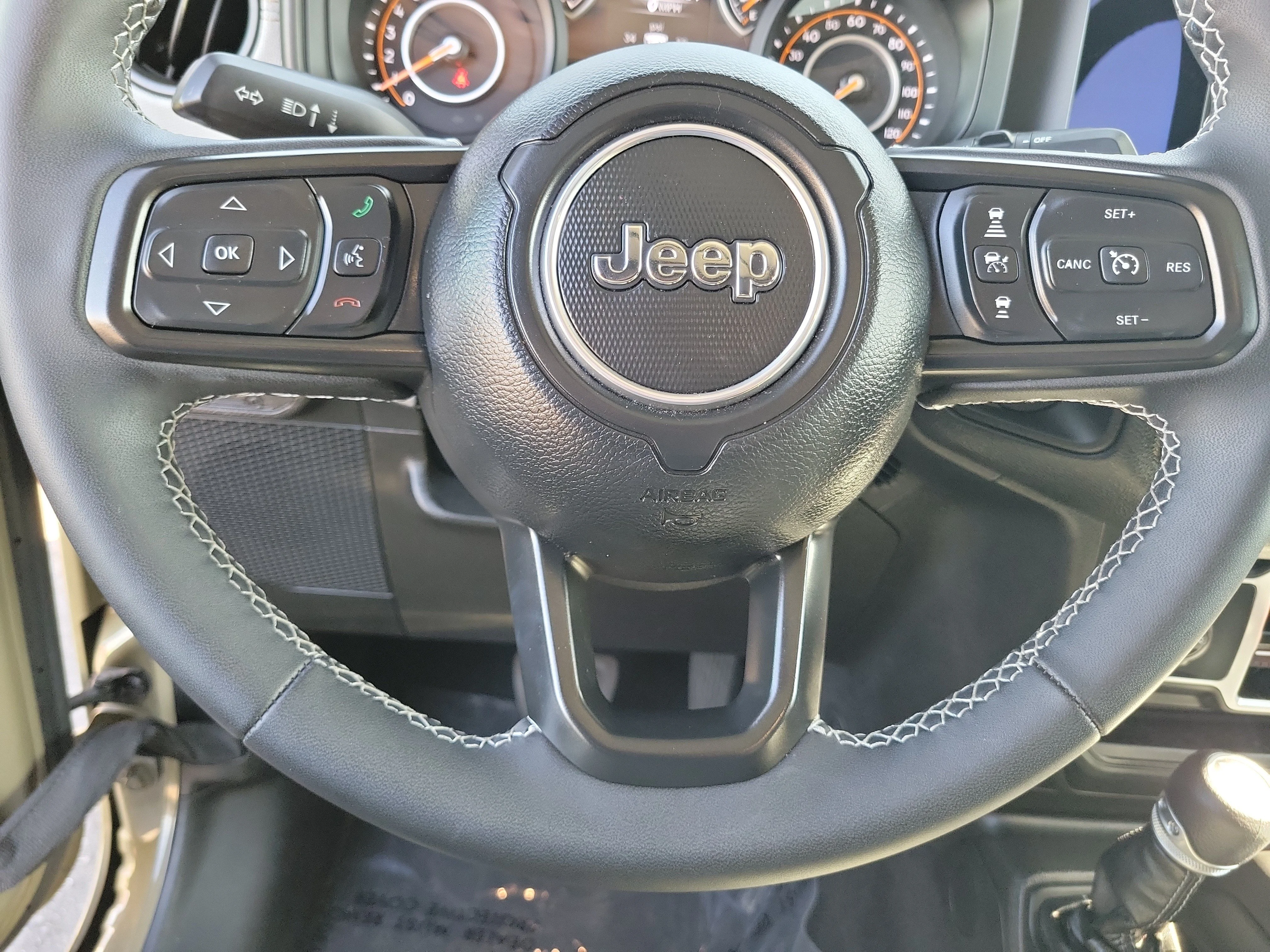 Used 2025 Green Jeep Sport S image 22