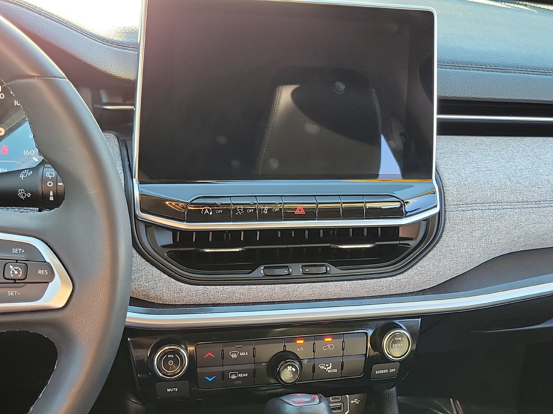 Certified Used 2022 Gray Jeep Latitude image 13