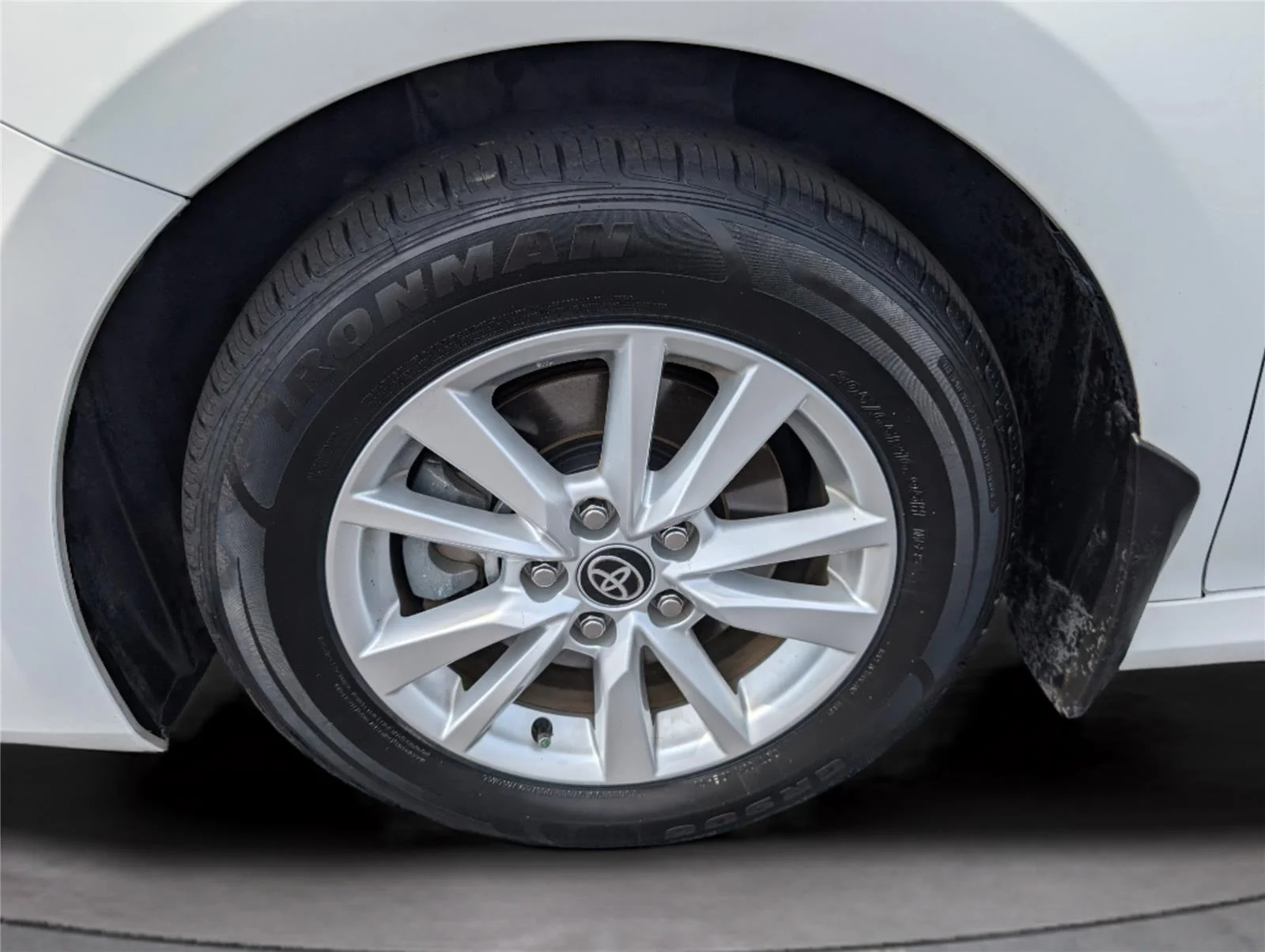 Used 2025 Ice Cap Toyota LE image 36
