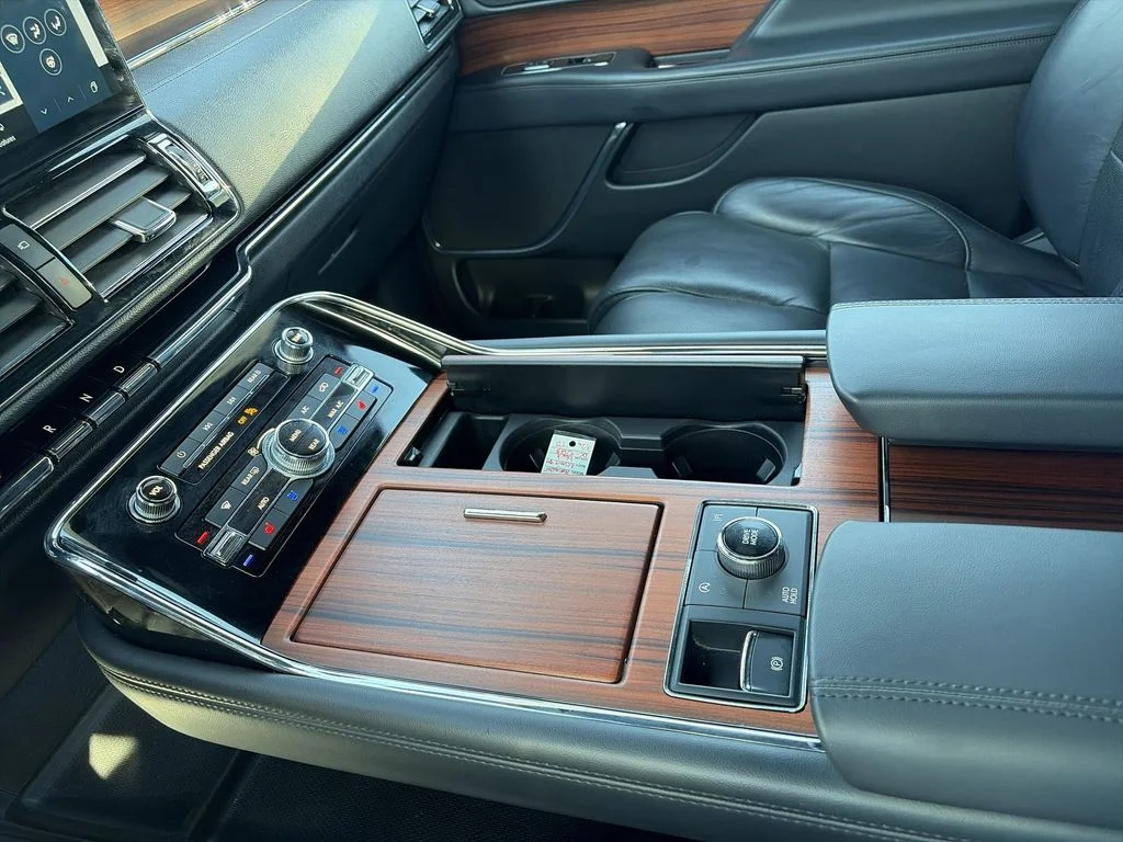 Used 2024 Black Lincoln Reserve image 21