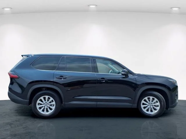 Used 2025 Black Toyota XLE image 7