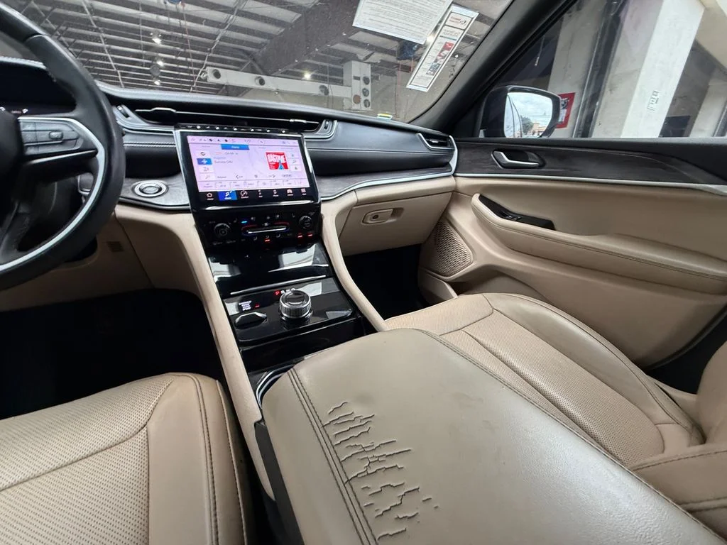 Used 2023 Gray Jeep Limited image 15