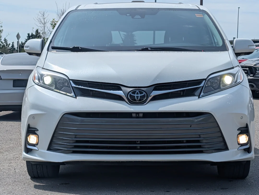 Used 2020 White Toyota XLE - - AWD - 3.5L V6 - Adaptive Cruise Control - Forward Collision Warning & More! image 3