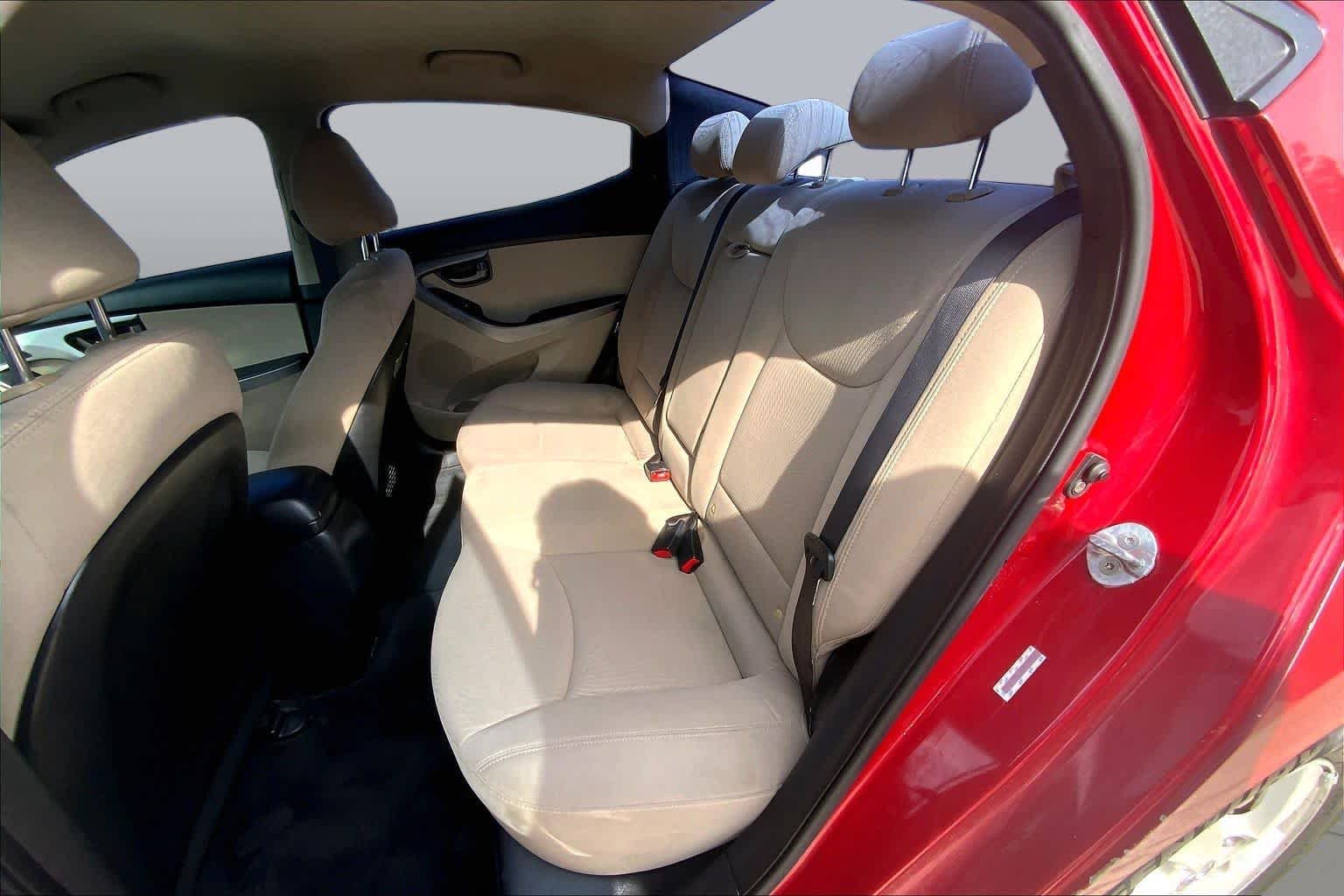 Used 2014 Geranium Red Hyundai SE image 21