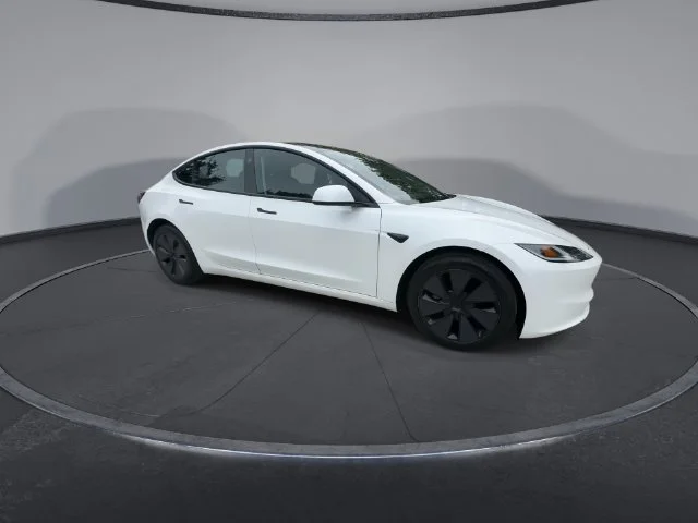2025 Tesla Model 3 Long Range - Photo 9