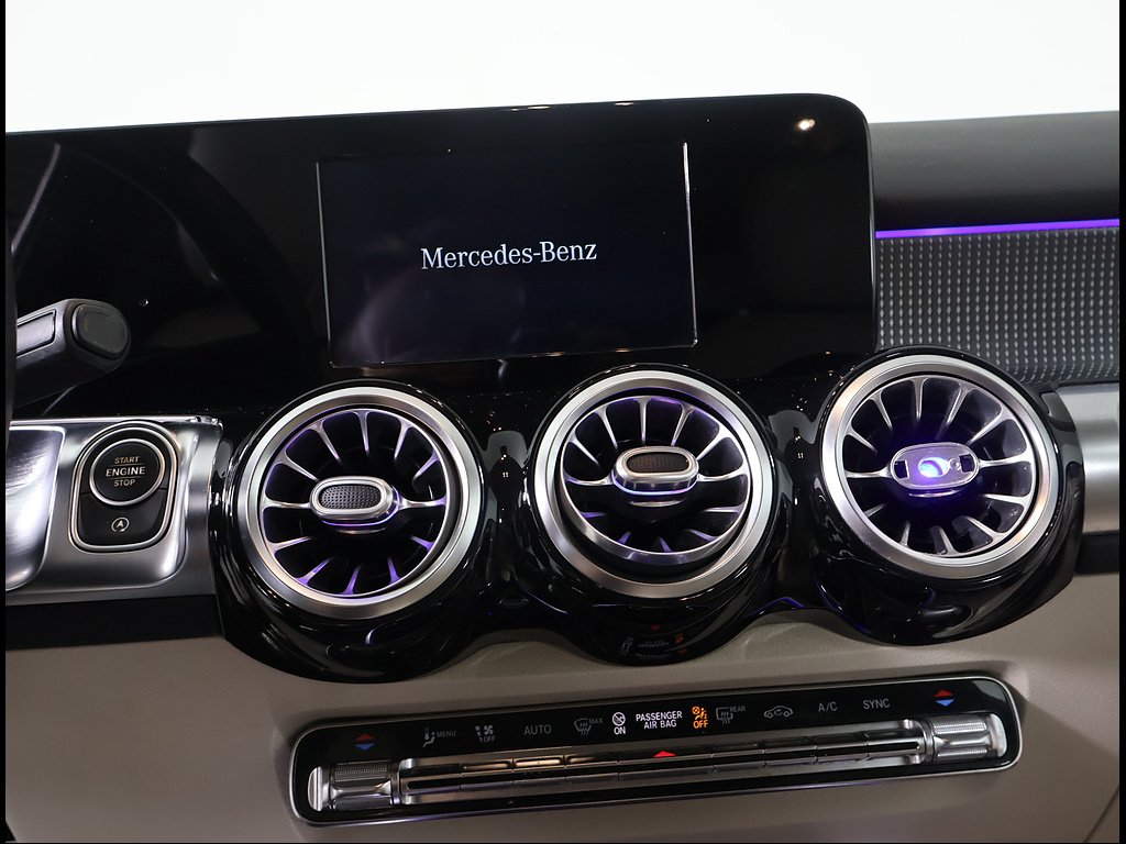 Used 2020 Polar White Mercedes-Benz GLB 250 image 11