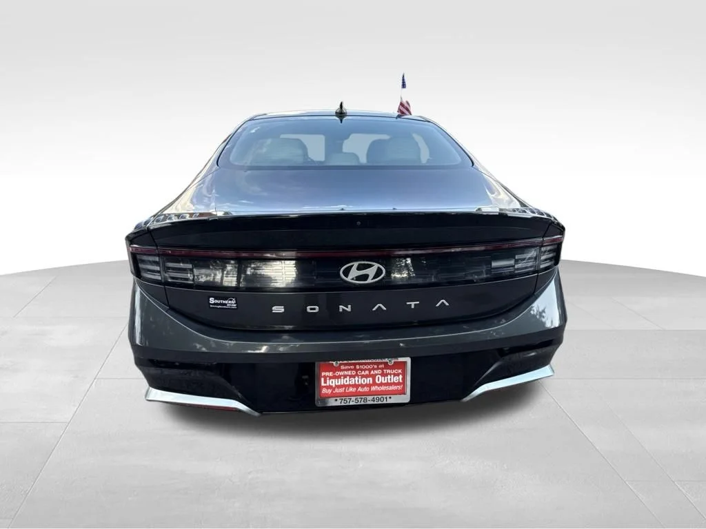 Used 2025 Gray Hyundai SEL image 4