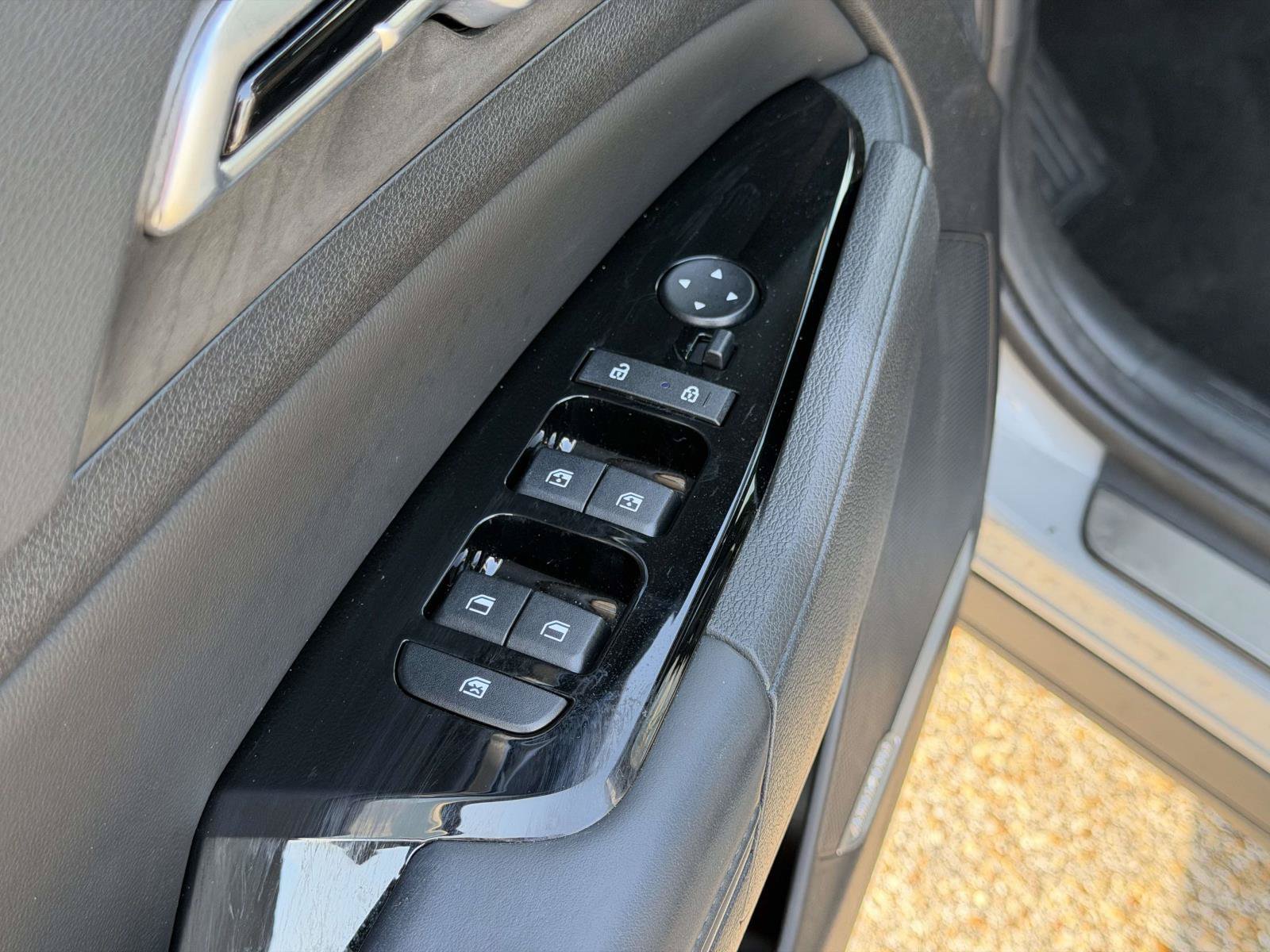 Used 2025 Wolf Gray/Ebony Black Roof Kia X-Pro image 15