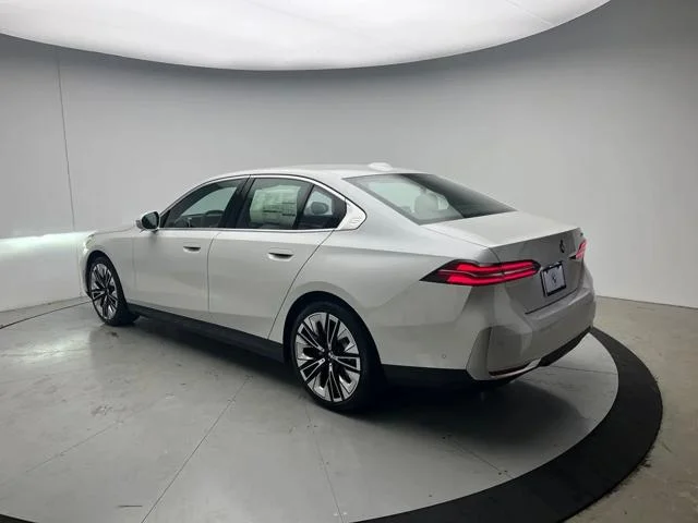 New 2027 Mineral White Metallic BMW 530i image 3
